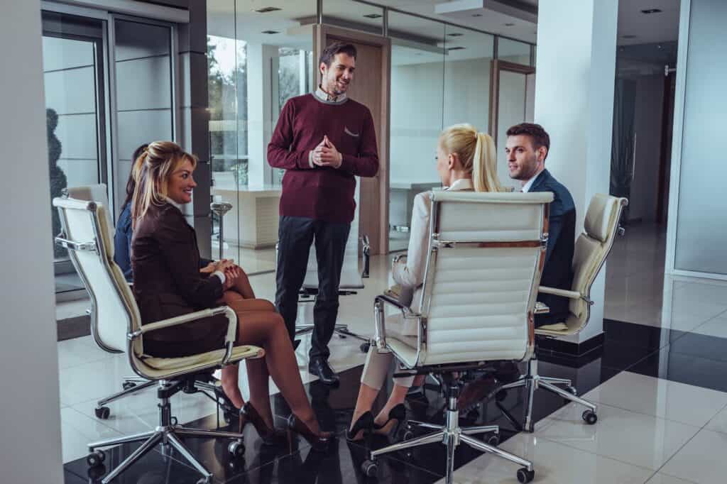 Поиск стратегических решений 1 Coming up with the best strategy for their company