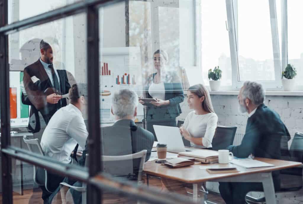 Поиск стратегических решений 2 Professional business expert